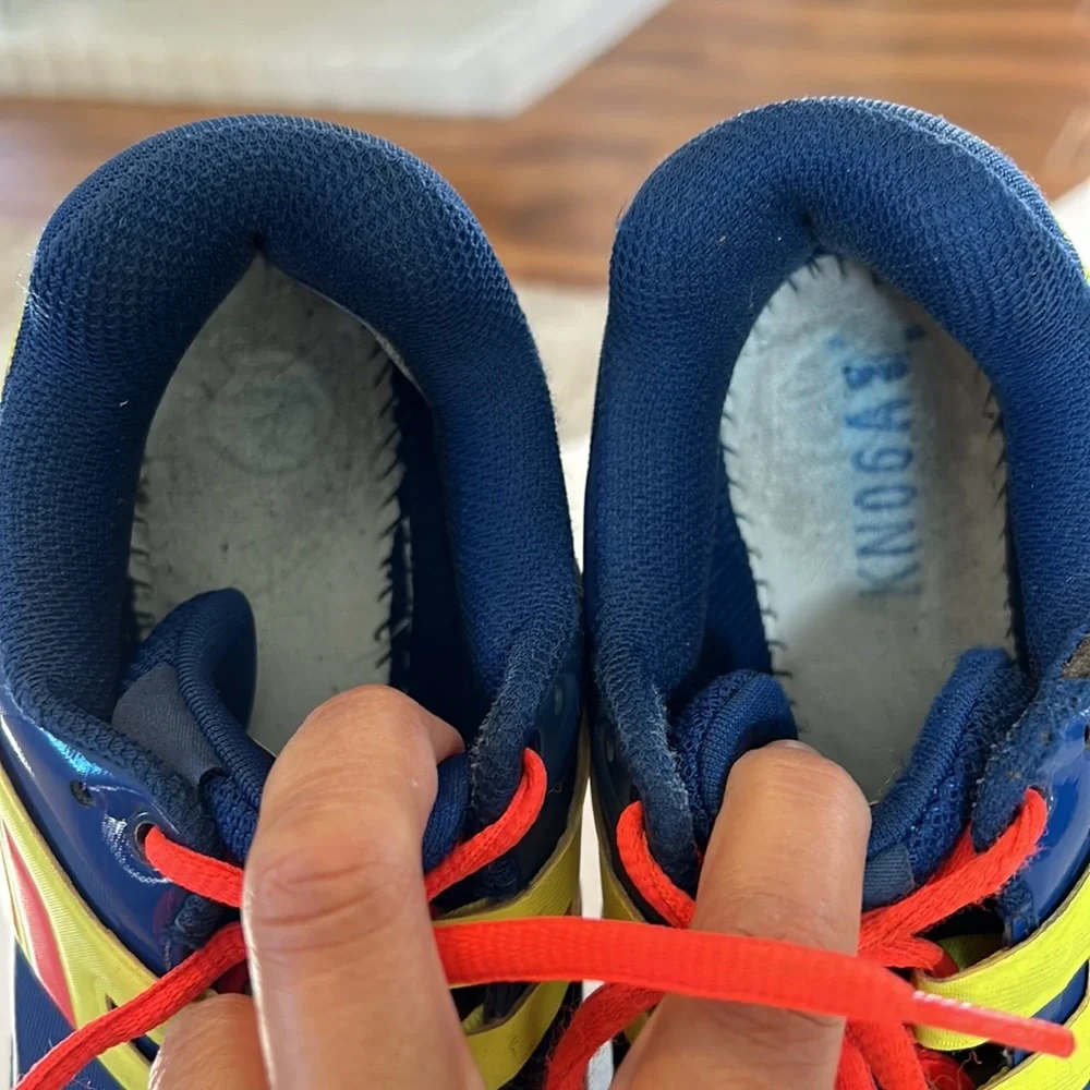 Babolat boy tennis shoes.  Size 5